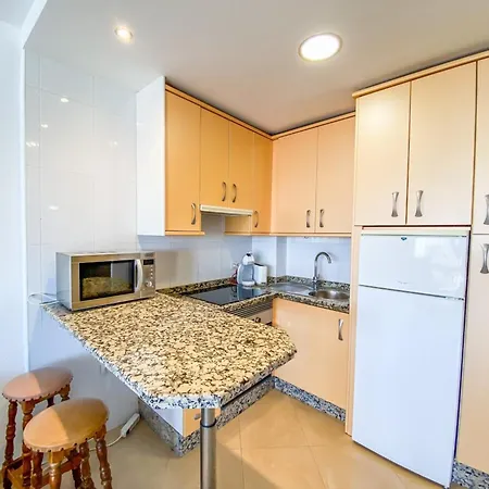 8th Floor With Sea-views, Balcony Lejlighed